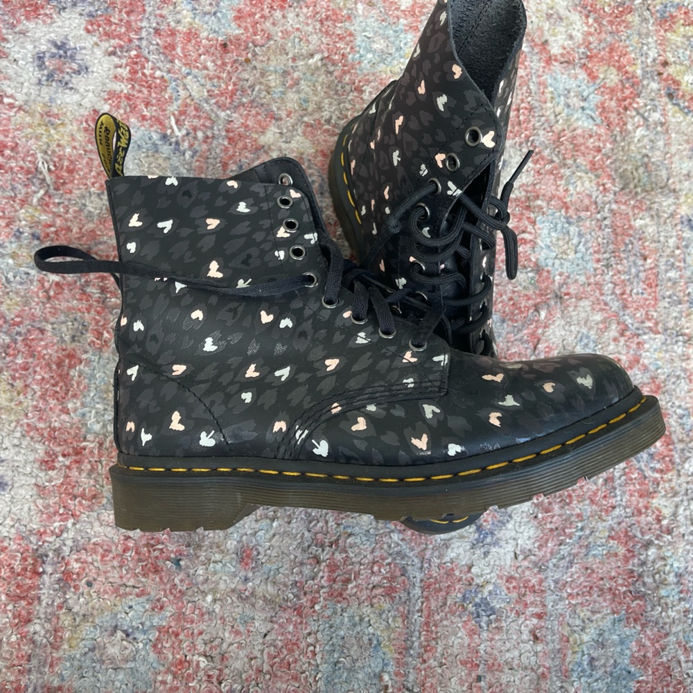 Sweet heart 💕 Dr. Marten boots 1460